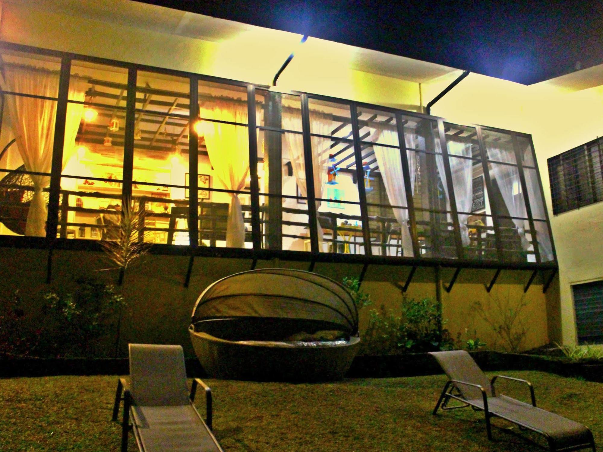Tagaytay Garden Budgetel - City Center Tagaytay City Exterior foto